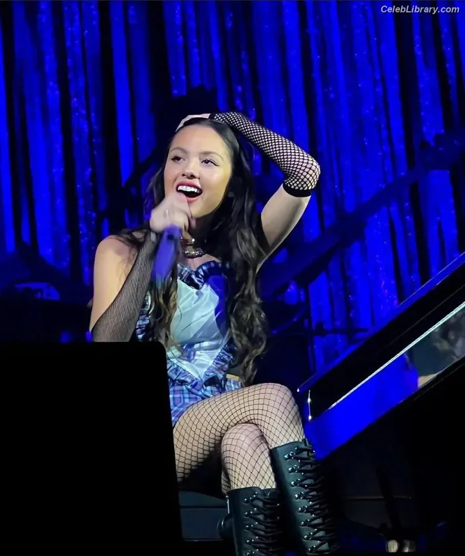 Olivia Rodrigo photo 2 of 3933