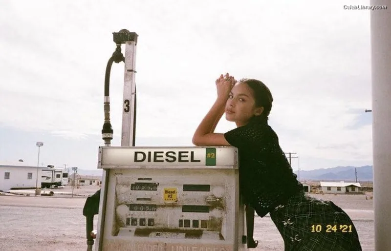 Olivia Rodrigo photo 4 of 3933