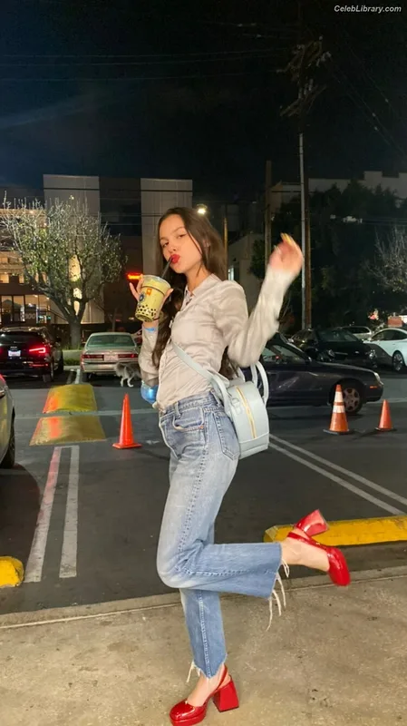 Olivia Rodrigo photo 19 of 3933