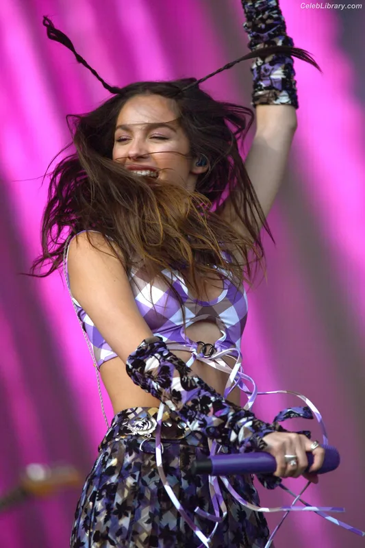 Olivia Rodrigo photo 3 of 3933