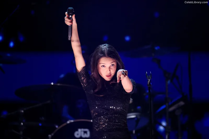 Olivia Rodrigo photo 17 of 3933