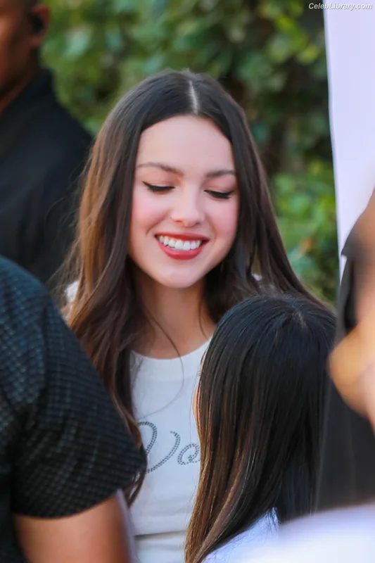 Olivia Rodrigo photo 15 of 3933
