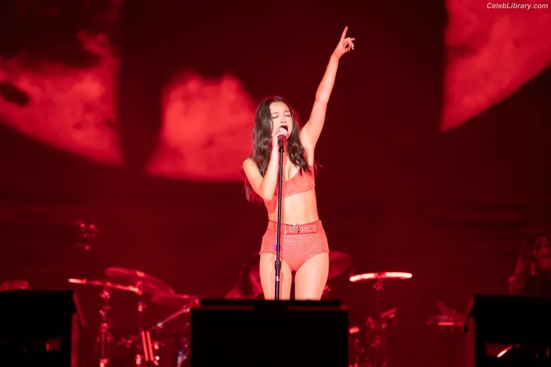 Olivia Rodrigo photo 23 of 3933