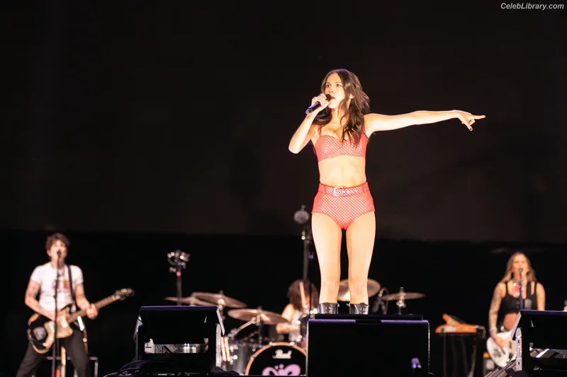 Olivia Rodrigo photo 6 of 3933