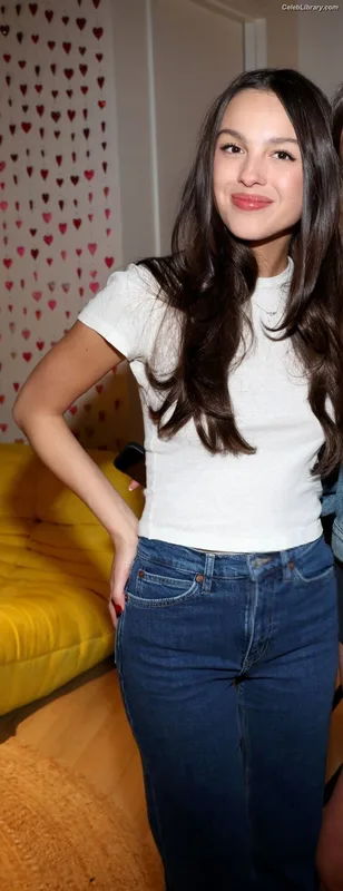 Olivia Rodrigo photo 2 of 3933