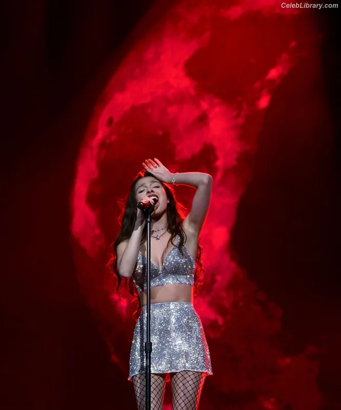 Olivia Rodrigo photo 24 of 3933