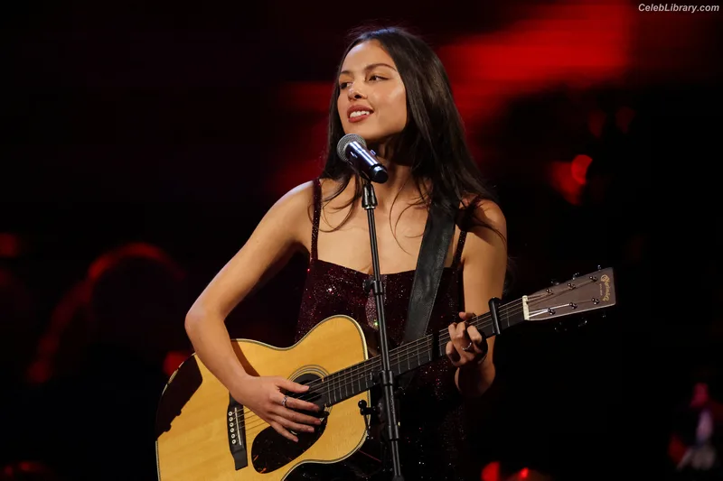 Olivia Rodrigo photo 1 of 3933