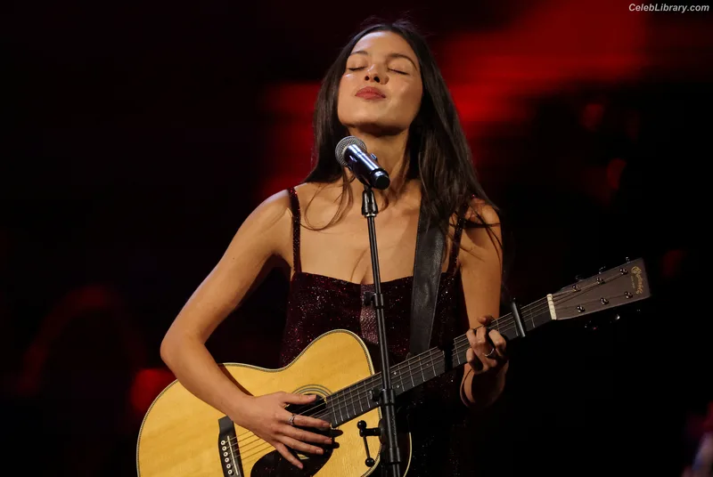 Olivia Rodrigo photo 14 of 3933