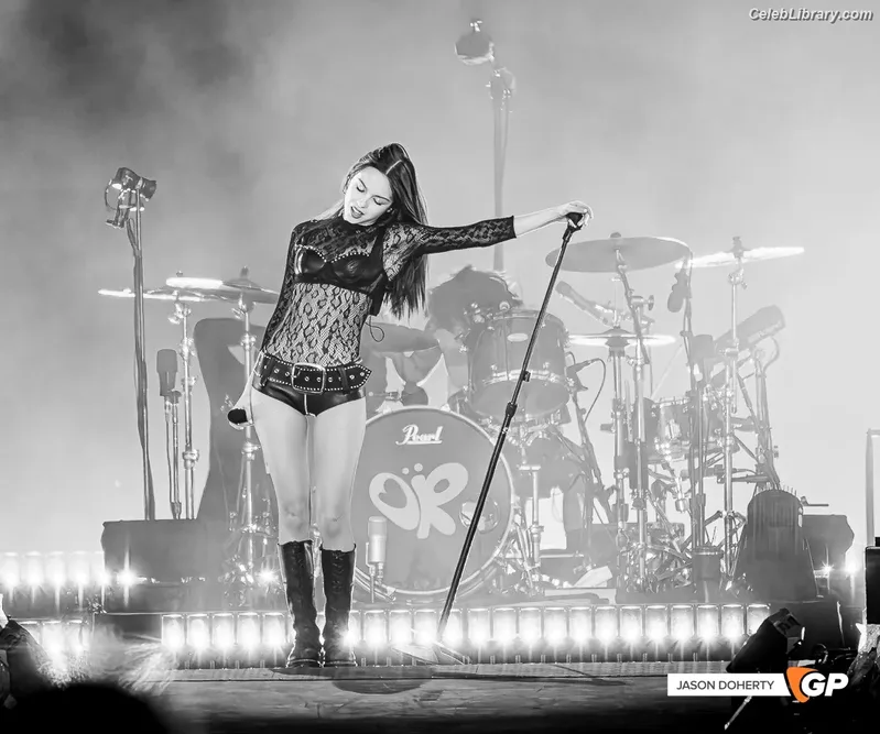 Olivia Rodrigo photo 7 of 3933