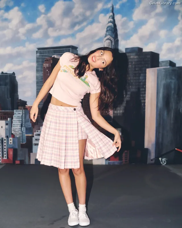 Olivia Rodrigo photo 8 of 3933