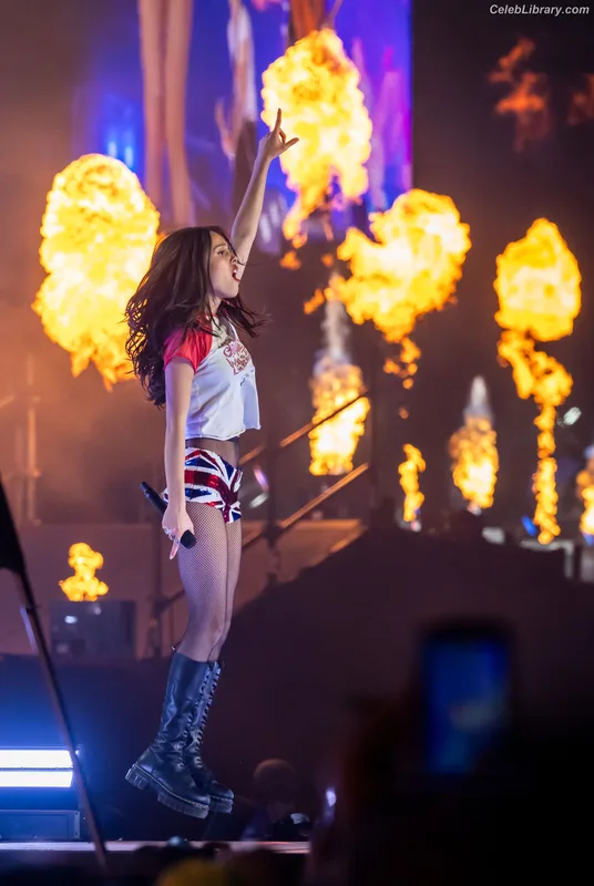 Olivia Rodrigo photo 9 of 3933
