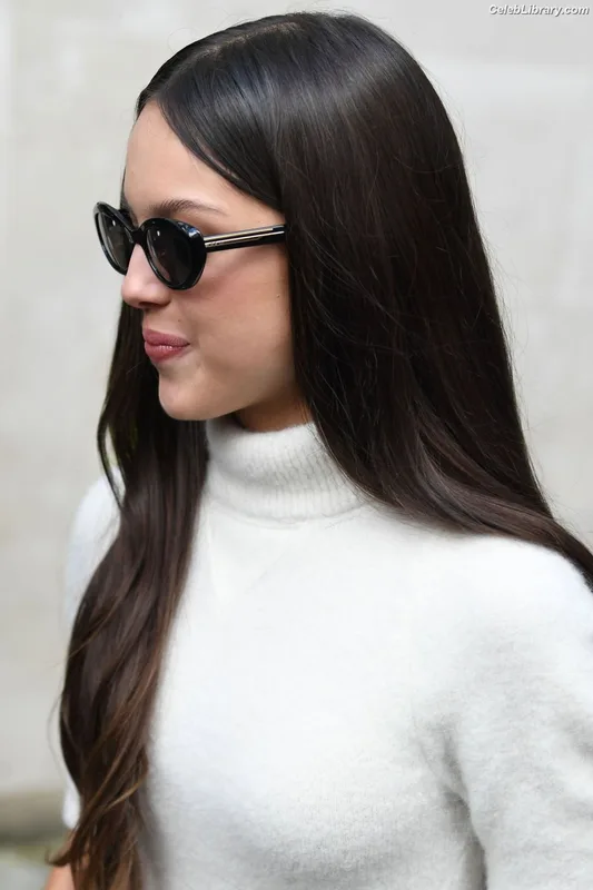 Olivia Rodrigo photo 9 of 3933