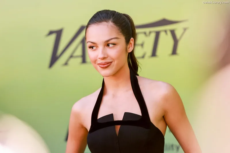 Olivia Rodrigo photo 8 of 3933