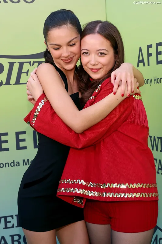 Olivia Rodrigo photo 6 of 3933