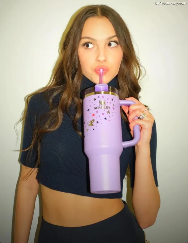 Olivia Rodrigo photo 10 of 3933