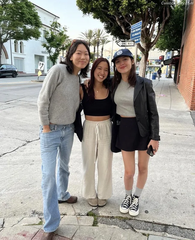 Olivia Rodrigo photo 15 of 3933