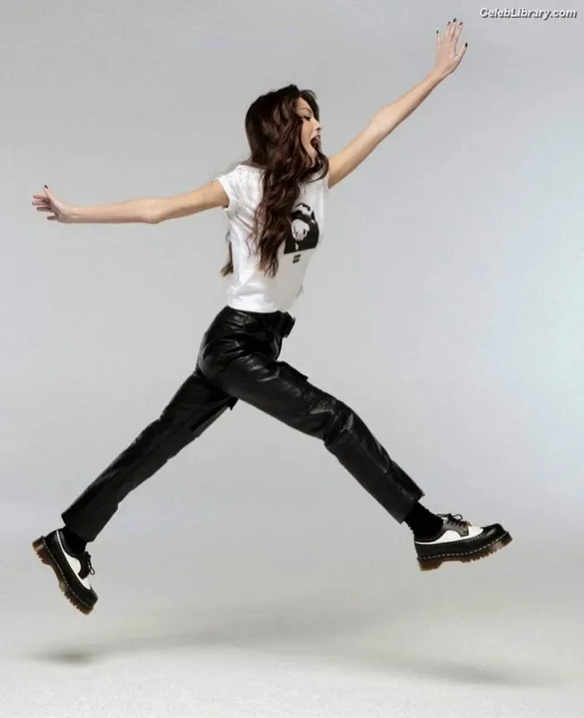 Olivia Rodrigo photo 1 of 3933