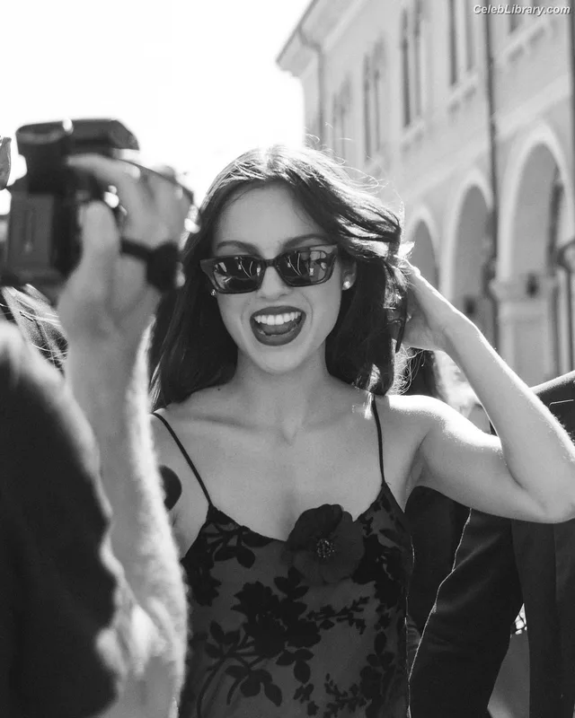 Olivia Rodrigo photo 23 of 3933