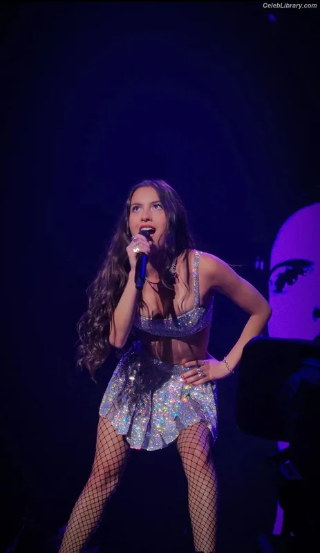 Olivia Rodrigo photo 11 of 3933