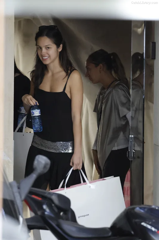 Olivia Rodrigo photo 19 of 3933