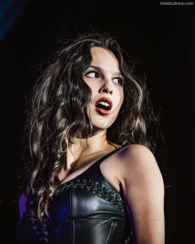 Olivia Rodrigo photo 17 of 3933