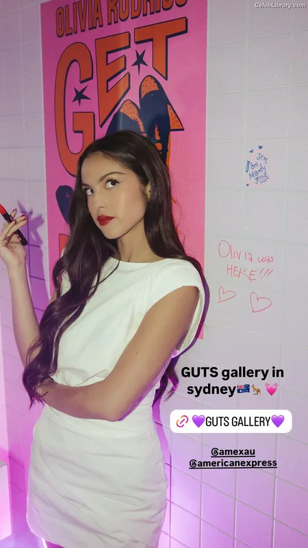 Olivia Rodrigo photo 17 of 3933