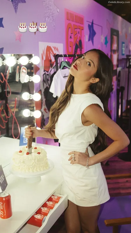 Olivia Rodrigo photo 18 of 3933