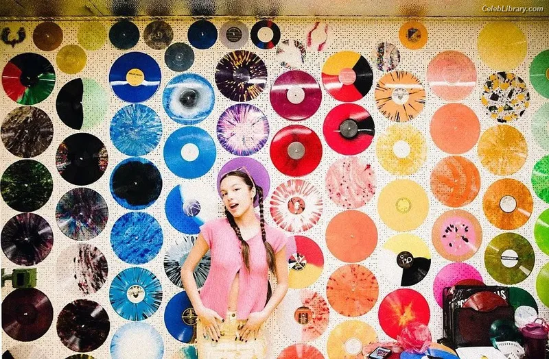 Olivia Rodrigo photo 3 of 3933