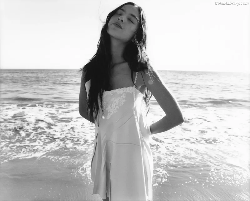 Olivia Rodrigo photo 9 of 3933