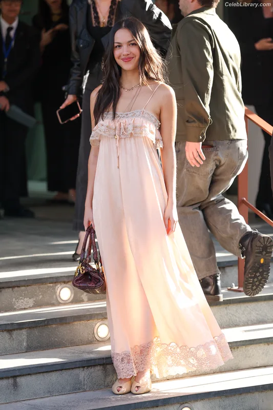 Olivia Rodrigo photo 15 of 3933