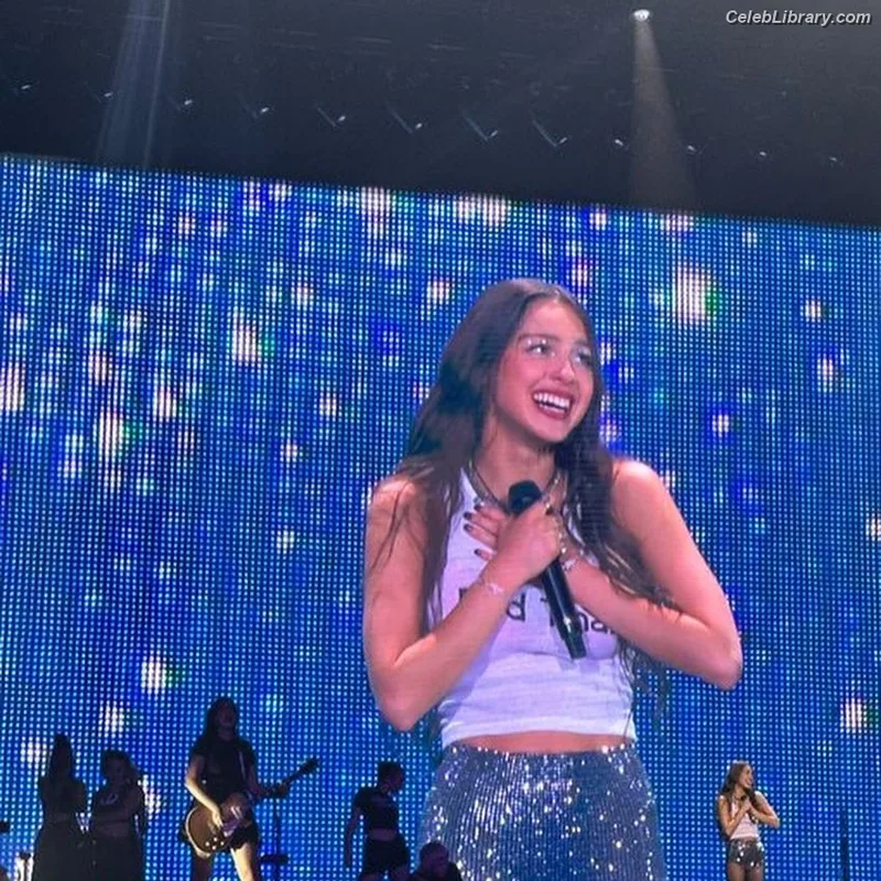 Olivia Rodrigo photo 19 of 3933