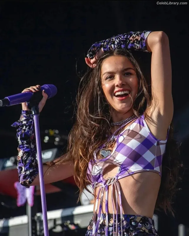 Olivia Rodrigo photo 2 of 3933