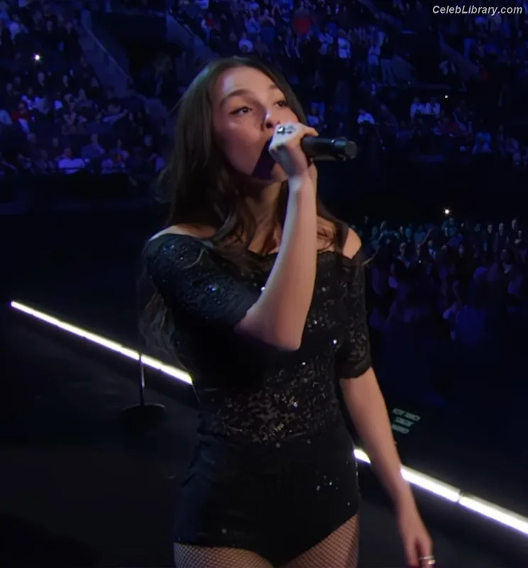 Olivia Rodrigo photo 23 of 3933