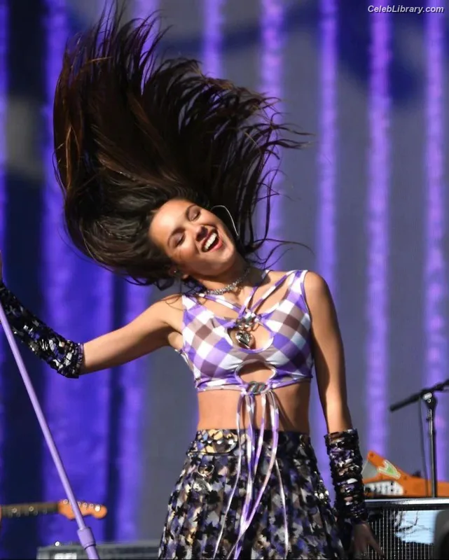 Olivia Rodrigo photo 2 of 3933