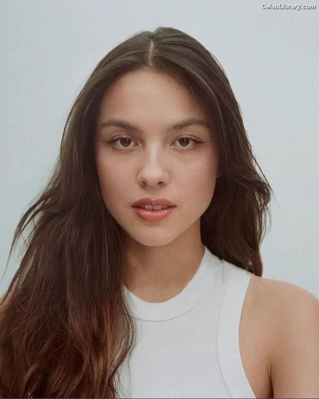 Olivia Rodrigo photo 4 of 3933