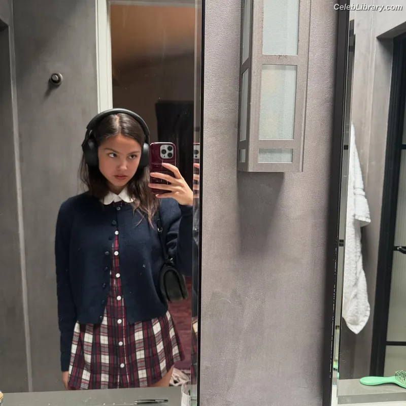 Olivia Rodrigo photo 6 of 3933