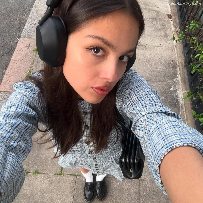 Olivia Rodrigo photo 8 of 3933