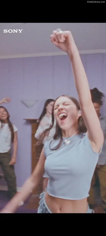 Olivia Rodrigo photo 5 of 3933