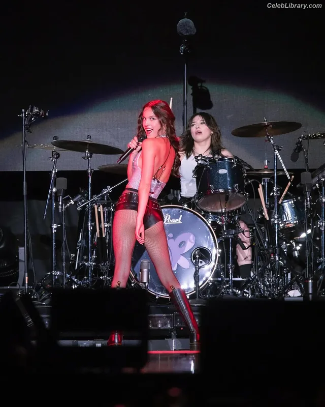 Olivia Rodrigo photo 6 of 3933