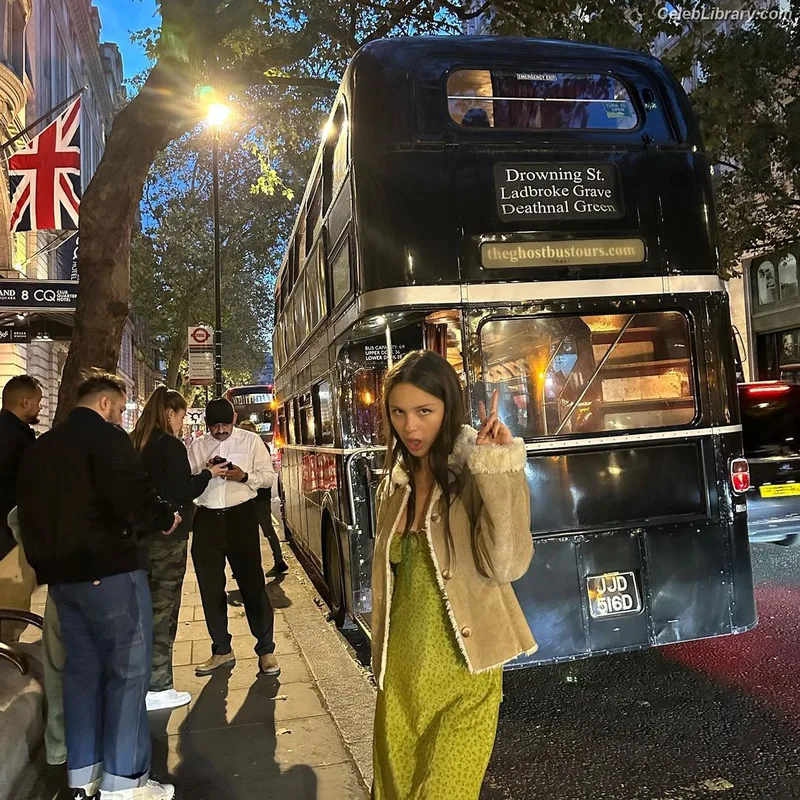 Olivia Rodrigo photo 17 of 3933