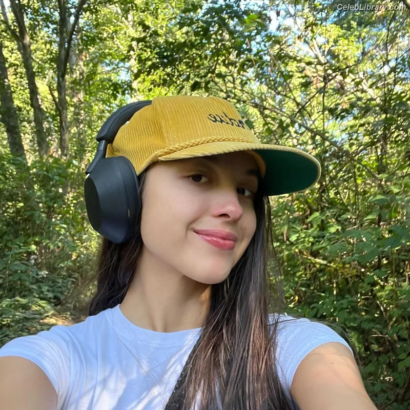 Olivia Rodrigo photo 3 of 3933