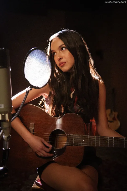 Olivia Rodrigo photo 8 of 3933