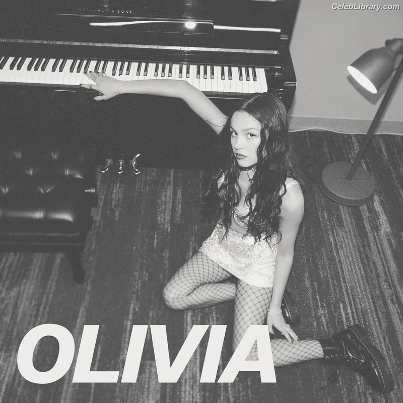 Olivia Rodrigo photo 10 of 3933