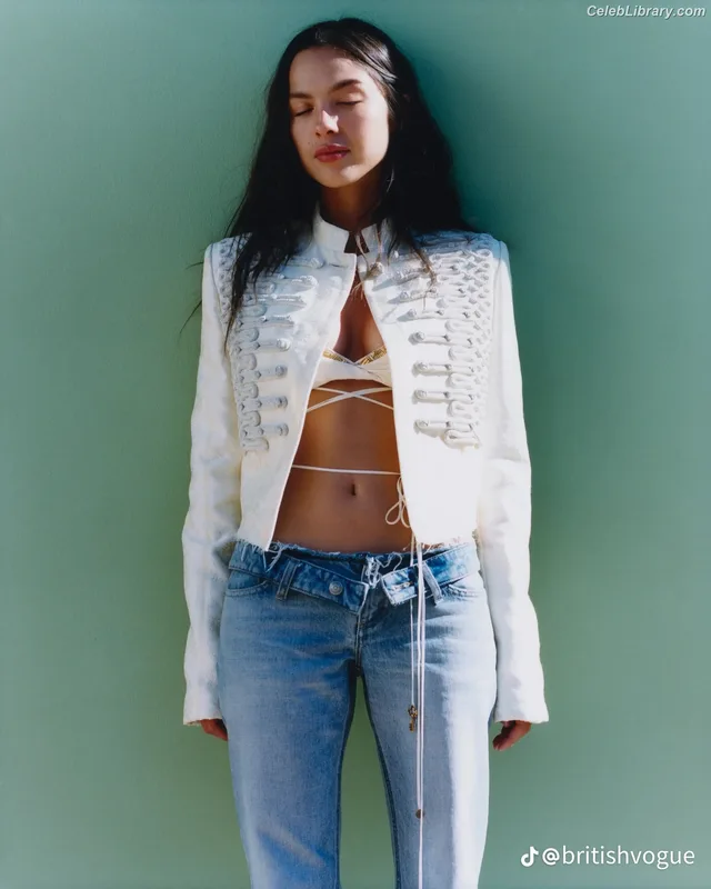 Olivia Rodrigo photo 4 of 3933