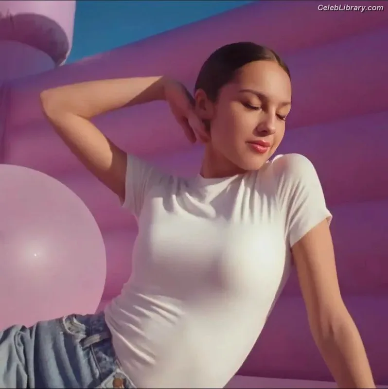Olivia Rodrigo photo 20 of 3933