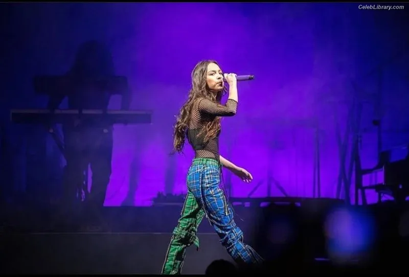 Olivia Rodrigo photo 5 of 3933