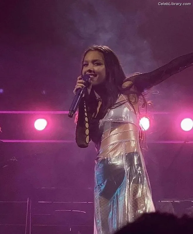 Olivia Rodrigo photo 9 of 3933