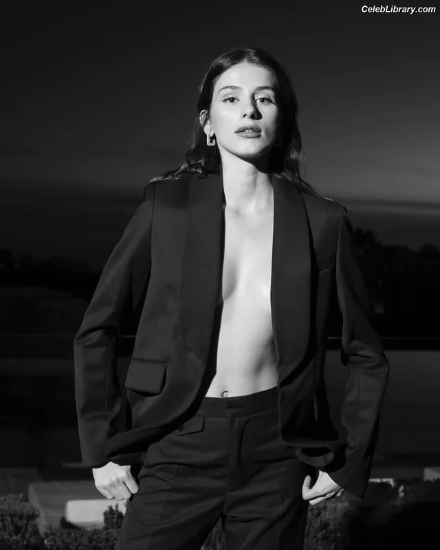Olivia Rouyre photo 4 of 33