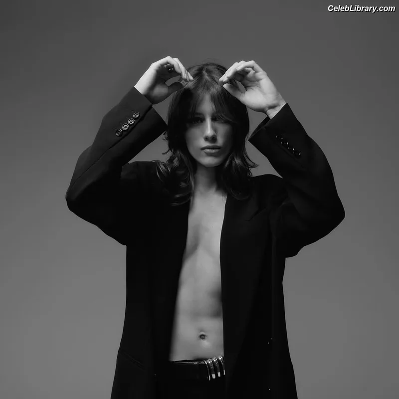 Olivia Rouyre photo 6 of 33