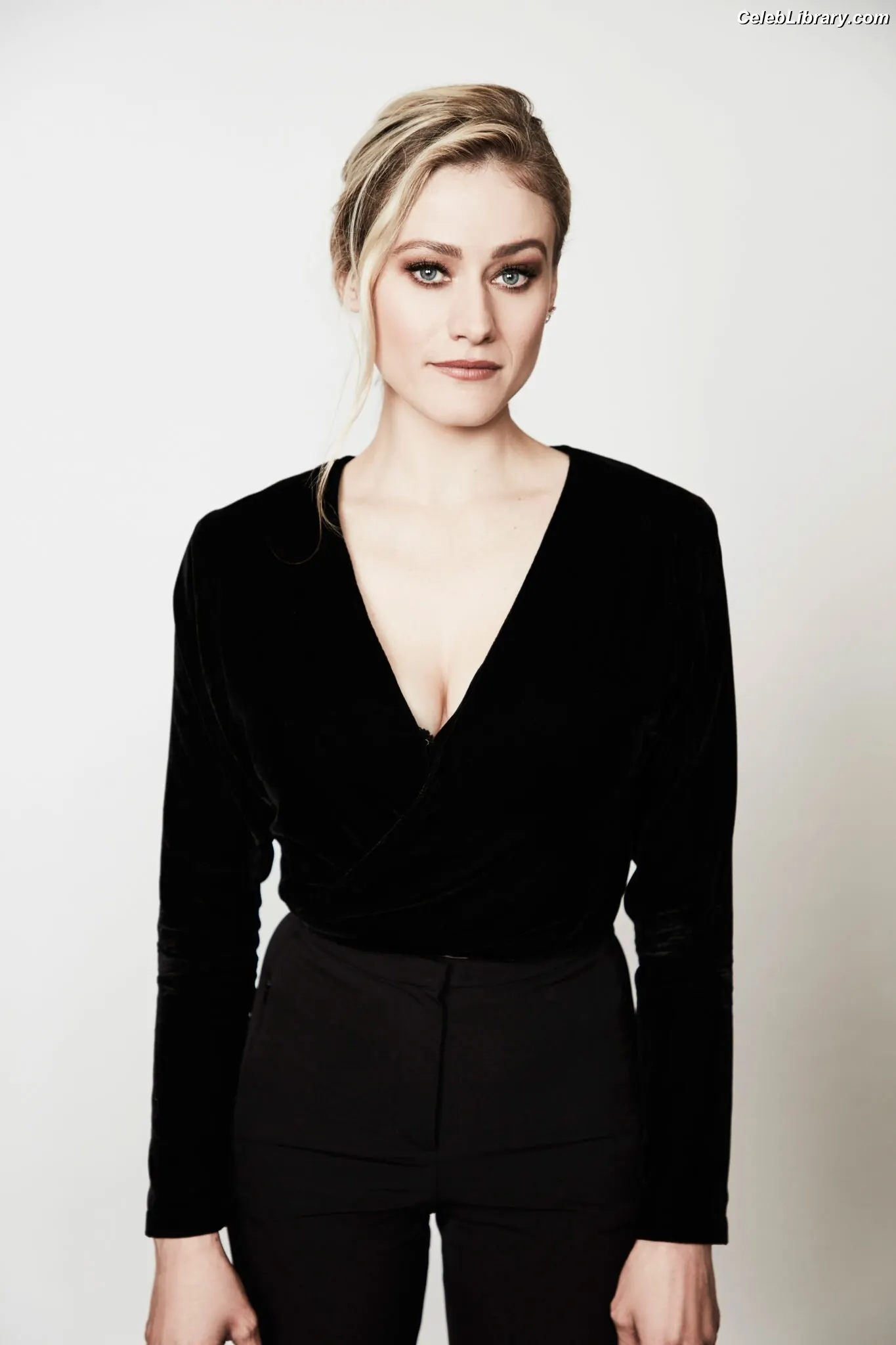 Olivia Taylor Dudley photo 13 of 290
